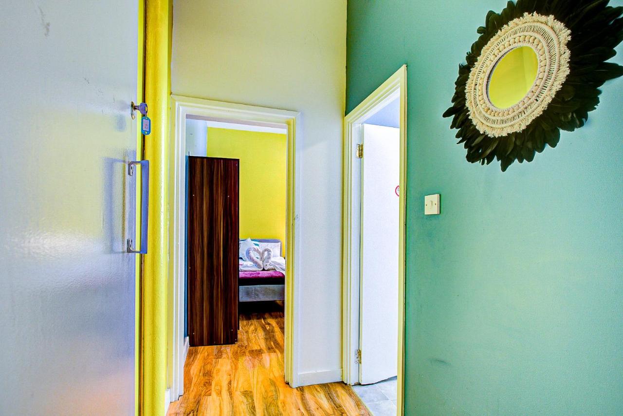Studio With A Large Toilet And A Separate Room Budget Price Central Лондон Екстериор снимка